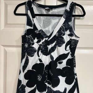 Express Womens Sleeveless Black/White Floral VNeck Top Size M NWOT